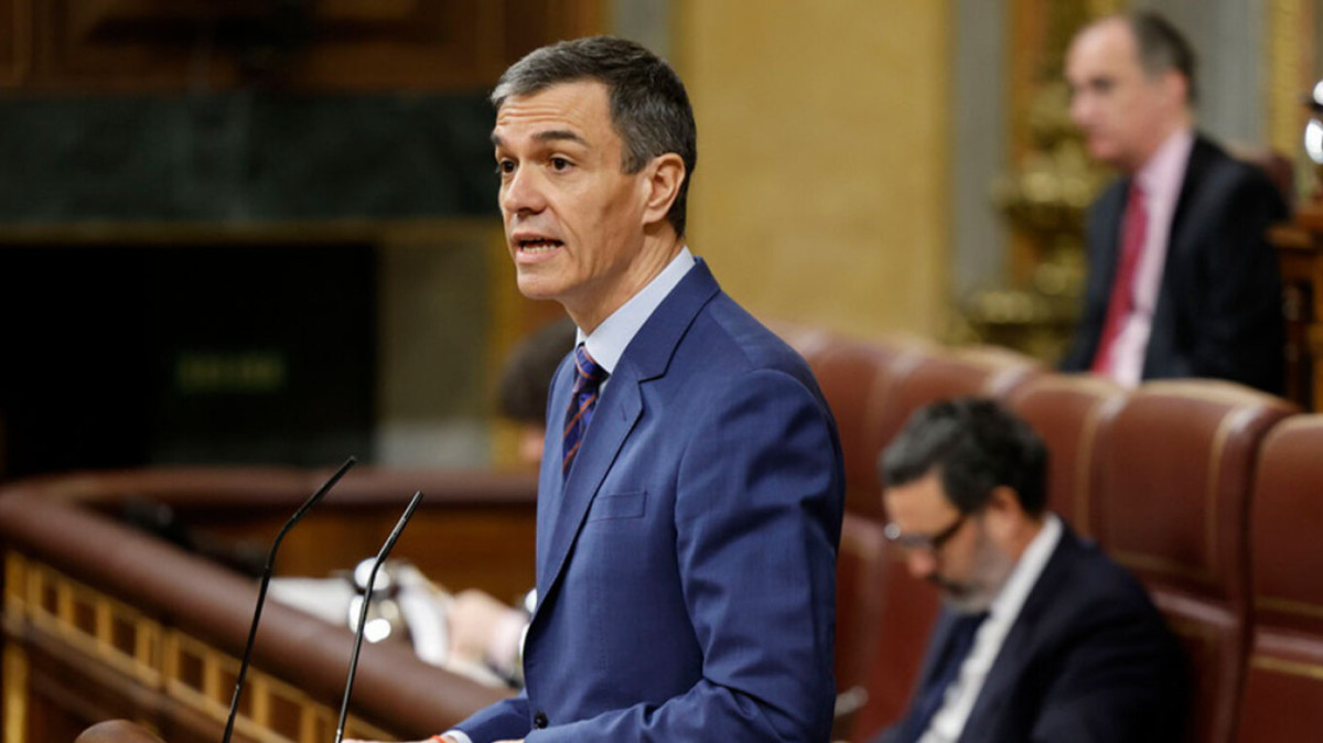 Ισπανία: Σε αχαρτογράφητα νερά το μέλλον του Σάντσεθ μετά την έφοδο στα γραφεία των Σοσιαλιστών