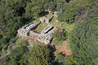 Εύβοια: Αρχαιολογική έρευνα στα αινιγματικά «σπίτια των δράκων»