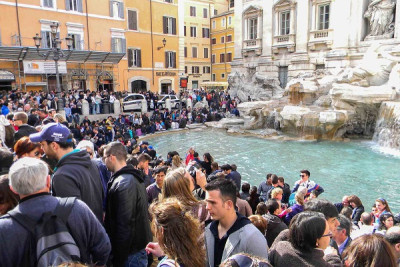 «Φρένο» στον μαζικό τουρισμό βάζει η Ιταλία