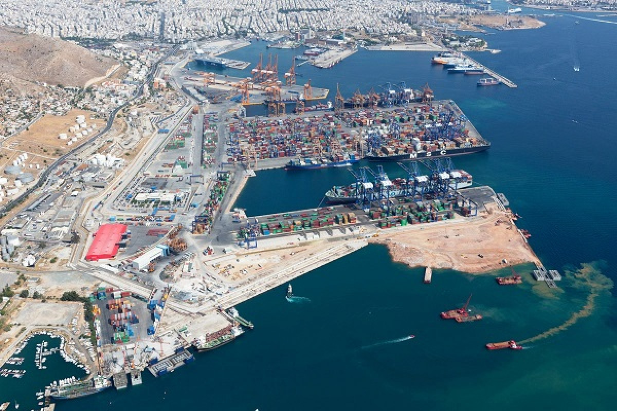 Λιμάνι Πειραιά: Οδηγός τραυματίστηκε κατά την ανύψωση εμπορευματοκιβωτίου