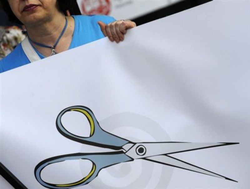 Πιο φτωχά τα ελληνικά νοικοκυριά
