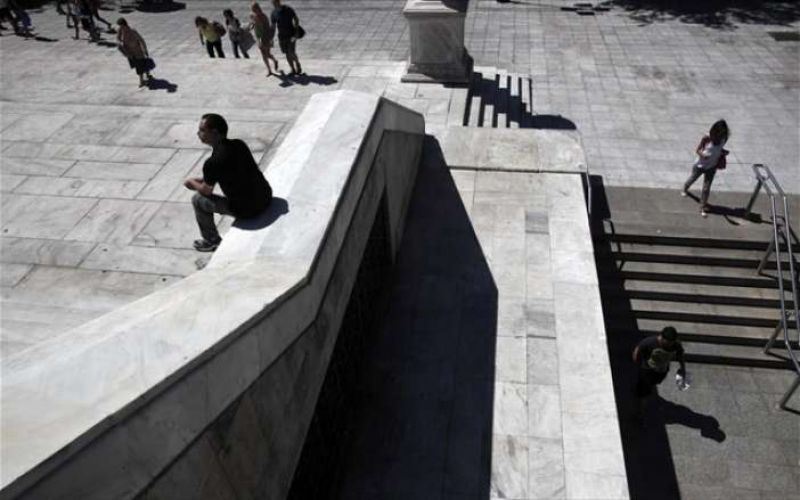 Φοβισμένοι οι Έλληνες- Κύρια ανησυχία το μέλλον των παιδιών τους