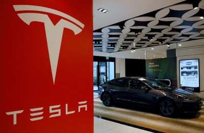 Tesla: Υποχωρεί η μετοχή μετά τη μείωση των περιθωρίων κέρδους