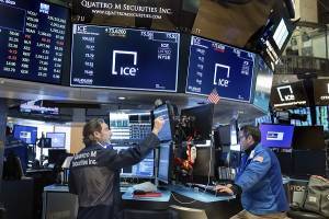 Πτωτικά κλείνει την εβδομάδα η Wall Street- «Βαρίδι» οι τράπεζες