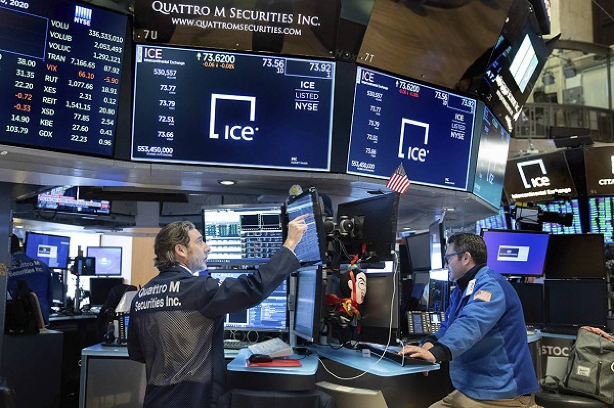 Πτωτικά κλείνει την εβδομάδα η Wall Street- «Βαρίδι» οι τράπεζες