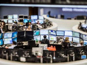 Κέρδη στις ευρωαγορές ακολουθώντας το θετικό μομέντουμ