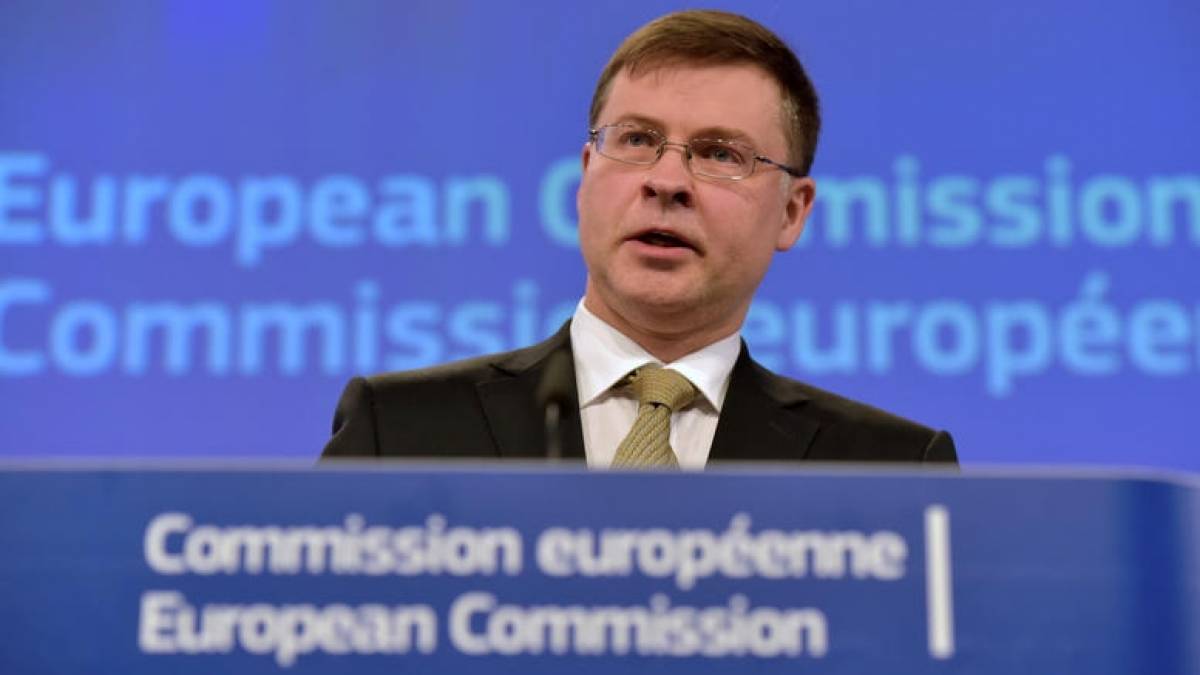 Ντομπρόφσκις: Σε λάθος δημοσιονομική κατεύθυνση το πακέτο παροχών