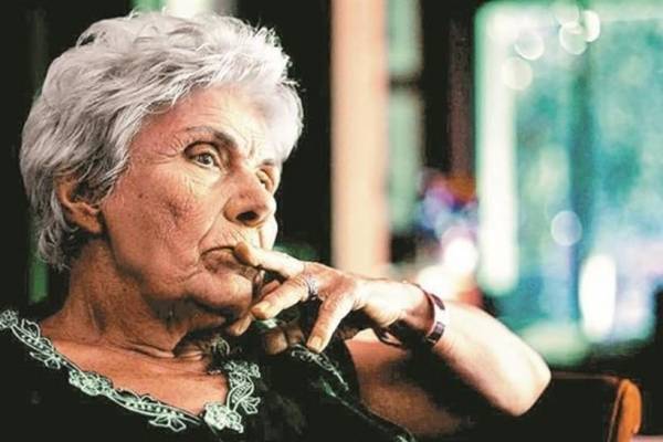 Έμφραγμα υπέστη η Κική Δημουλά - Παραμένει σε μηχανική υποστήριξη