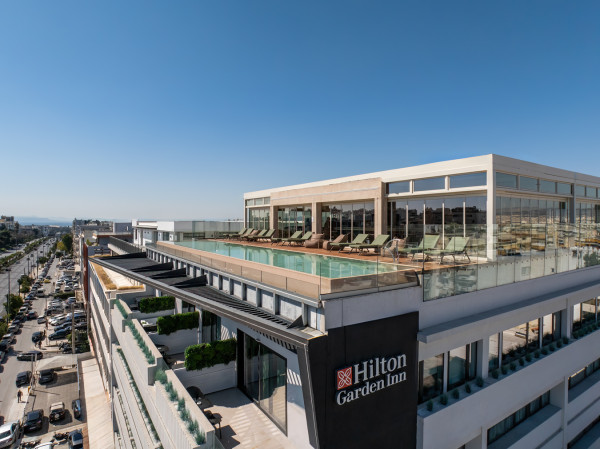 «In Bloom: Γυναίκες, Κρασί &amp; Άνθη» στο rooftop του Hilton Garden Inn Athens Syggrou Avenue