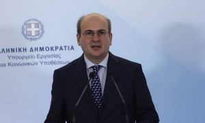 Χατζηδάκης: Μείωση εισφορών κατά μισή μονάδα από την 1η Ιουνίου