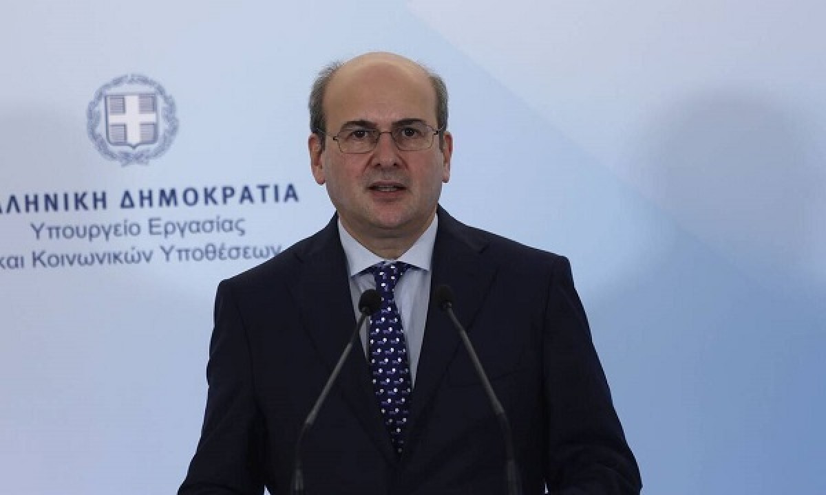 Χατζηδάκης: Μείωση εισφορών κατά μισή μονάδα από την 1η Ιουνίου
