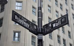 Εβδομαδιαίες απώλειες 3% για τον Dow Jones