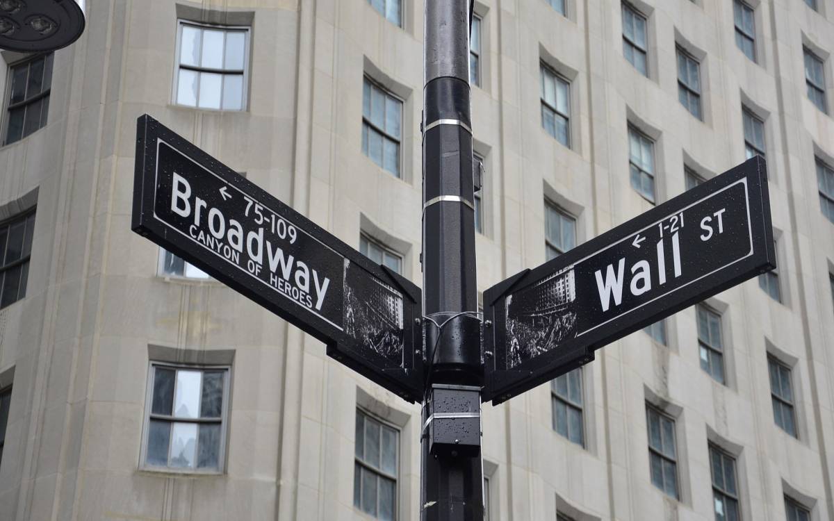 Εβδομαδιαίες απώλειες 3% για τον Dow Jones