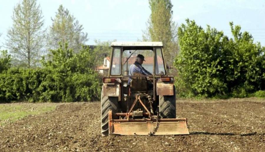 Κυβέρνηση για αγρότες: Εφαρμόζεται η επιστροφή ΕΦΚ στο πετρέλαιο κίνησης