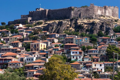 Λέσβος: Κατέκλυσαν το νησί 9.000 Τούρκοι τουρίστες-Στο 98% η πληρότητα