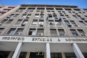 Υπ. Εργασίας: Τι ισχύει για αμοιβές και απόδειξη προϋπηρεσίας