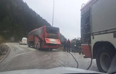 Λεωφορείο με μαθητές έπιασε φωτιά στο Μέτσοβο- Όλοι σώοι