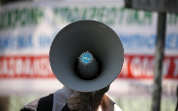 Σε απεργιακό κλοιό σήμερα Τετάρτη η χώρα