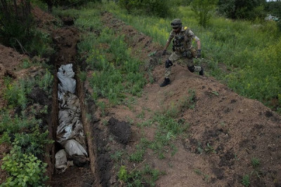 Εντοπίστηκε ομαδικός τάφος στο Λουχάνσκ με 300 πτώματα αμάχων