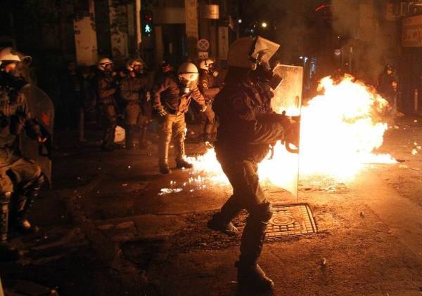 Επέτειος Γρηγορόπουλου: Ολοκληρώθηκε η πορεία - Επεισόδια στα Εξάρχεια