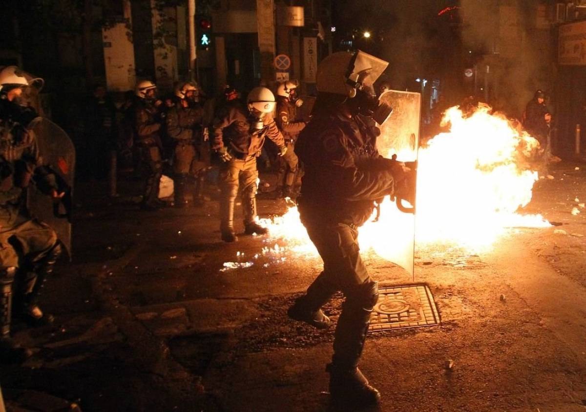 Επέτειος Γρηγορόπουλου: Ολοκληρώθηκε η πορεία - Επεισόδια στα Εξάρχεια