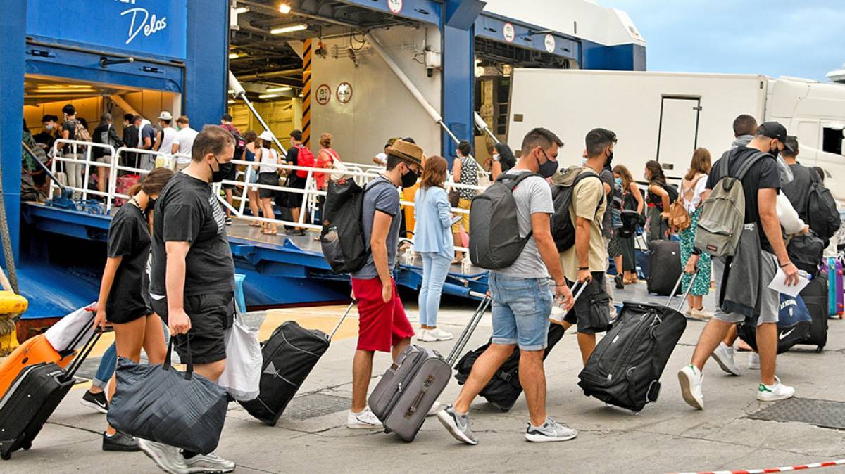 Κορονοϊός: Σε ισχύ νέα μέτρα σε «κόκκινα» νησιά-Σκέψεις τοπικών lockdown