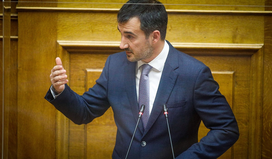 Χαρίτσης: Οπισθοχώρηση στην οικονομία, οπισθοχώρηση και στη Δημοκρατία