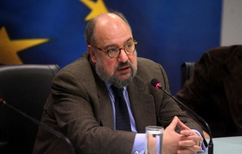 Ο Νίκος Θεοχαράκης παίρνει την μπαγκέτα του Μεγάρου Μουσικής