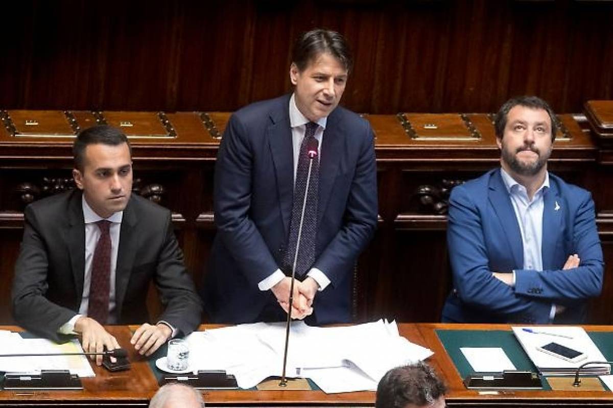 Την εμπιστοσύνη τους στον Κόντε επιβεβαιώνουν οι Σαλβίνι-Ντι Μάιο