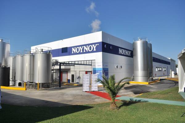 Η FrieslandCampina Hellas -NOYNOY προσφέρει γάλα σε σεισμόπληκτους κατοίκους Ελλασσόνας-Τυρνάβου