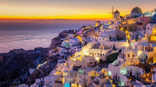 Η Σαντορίνη στα έξι καλύτερα μέρη για τουρισμό το φθινόπωρο