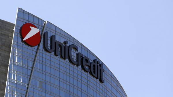 Unicredit: Περικοπές προσωπικού και «λουκέτο» σε 450 υποκαταστήματα