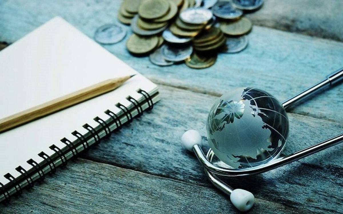 Στην «εντατική» η οικονομία για να σωθεί ο χριστουγεννιάτικος τζίρος