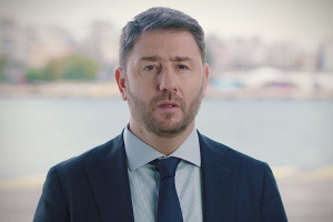 ΠΑΣΟΚ: Διαψεύδει τα περί συνάντησης Ανδρουλάκη με αξιωματούχο της Huawei