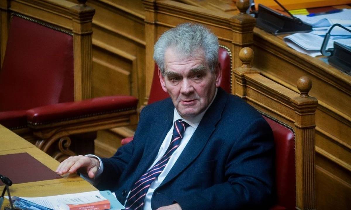 Παπαγγελόπουλος: Ο Μιωνής προσπαθεί να σώσει Σαμαρά και Ράικου