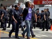 ΗΠΑ: Διαμαρτυρία και συλλήψεις εργαζόμενων σε αλυσίδες έτοιμου φαγητού