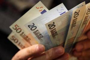 Ποιοι θα δουν στους λογαριασμούς τα 800€ μέσα στην εβδομάδα