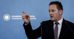 Πέτσας: Συζήτηση χωρίς ταμπού για τη στρατιωτική θητεία