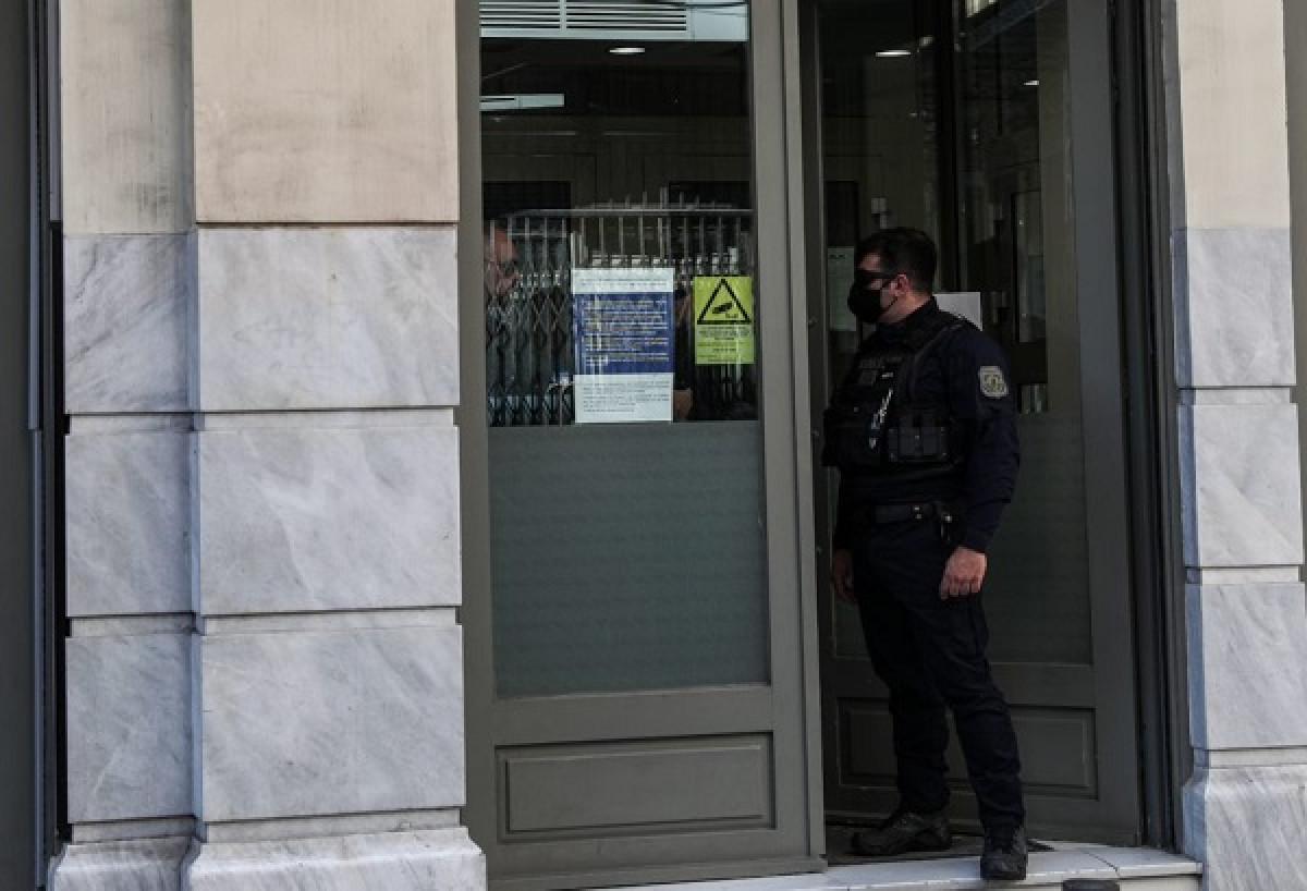 Ένοπλη ληστεία σε τράπεζα στον Νέο Κόσμο- Διέφυγε ο δράστης
