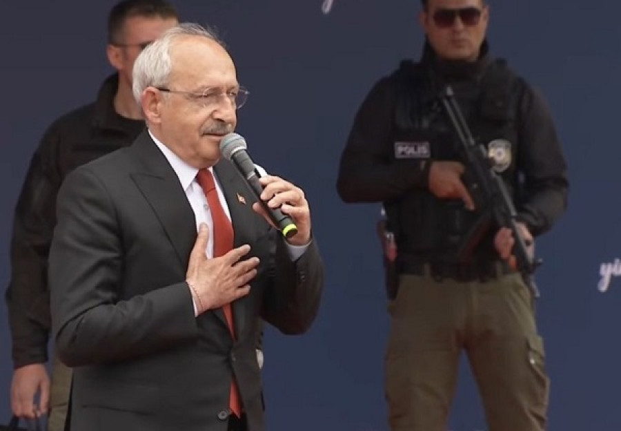 Με αλεξίσφαιρο γιλέκο σε προεκλογική συγκέντρωση ο Κιλιτσντάρογλου