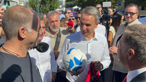 ΔΕΘ: Η «βόλτα» του Κυριάκου Μητσοτάκη στα περίπτερα της Έκθεσης