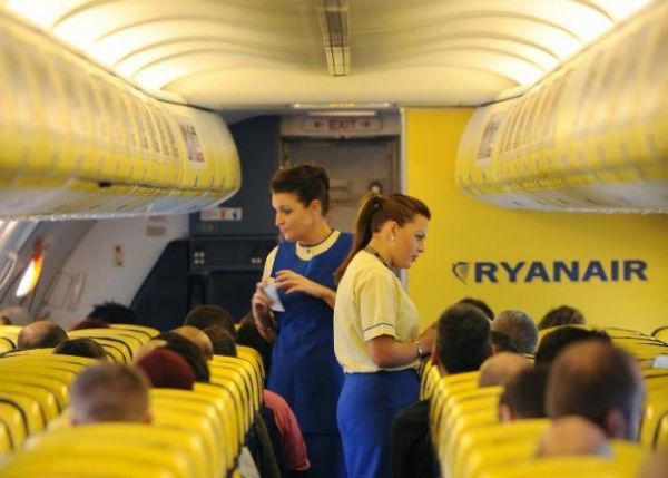 Αγοράστε θέση εργασίας στη Ryanair με... μόλις 3.500 ευρώ