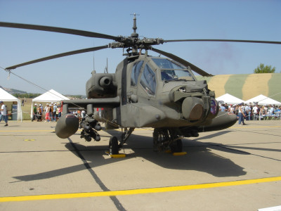 Στρατιωτικό ελικόπτερο Apache έκανε αναγκαστική προσγείωση στην Εύβοια