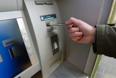 "Business as usual" για τα ΑΤΜ των κυπριακών τραπεζών στην Ελλάδα