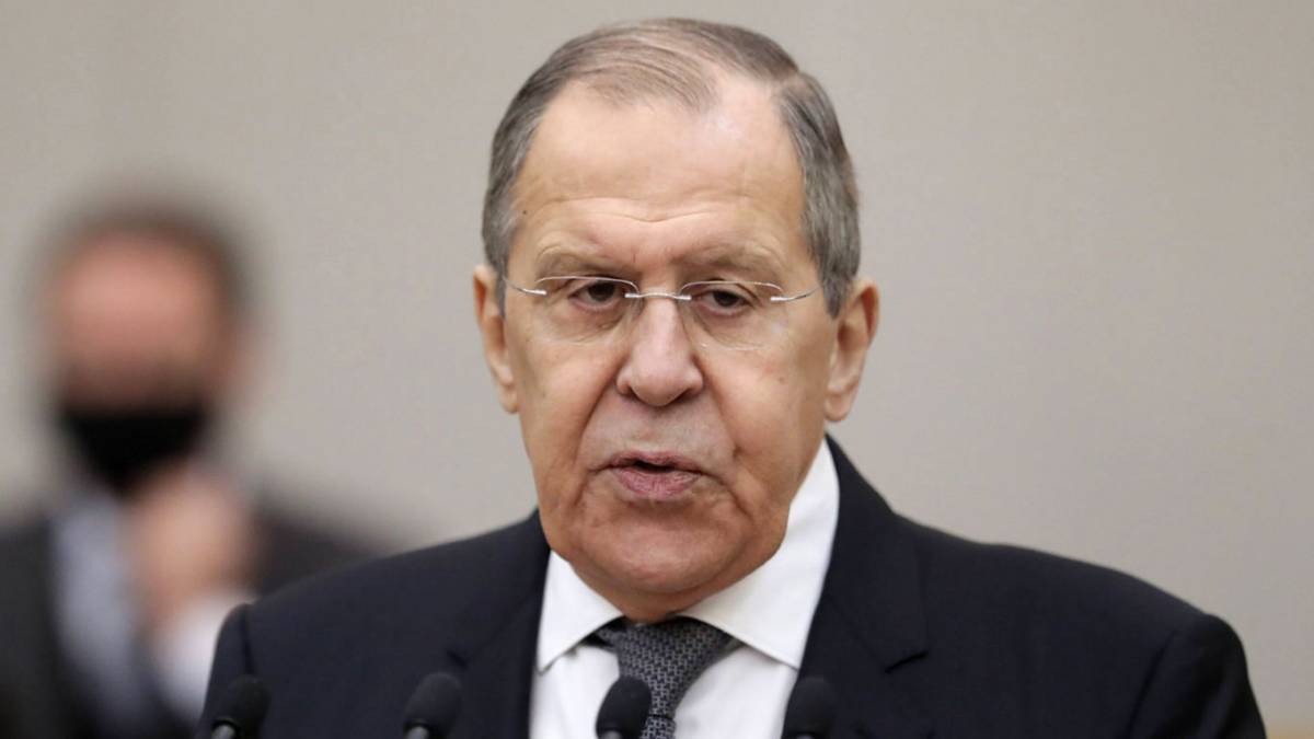 Λαβρόφ για Μπούκα: Τοποθέτησαν μόνοι τους τα πτώματα!