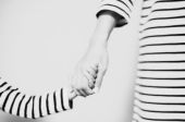 9 tips για να μεγαλώσουμε ευτυχισμένα μοναχοπαίδια