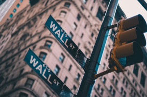Ισχυρές απώλειες στη Wall Street με ανησυχίες για τη Fed