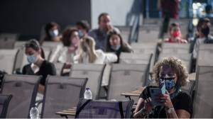 Διευκολύνσεις για τους εμβολιασμένους και τους... δύσπιστους- Τι εξετάζεται