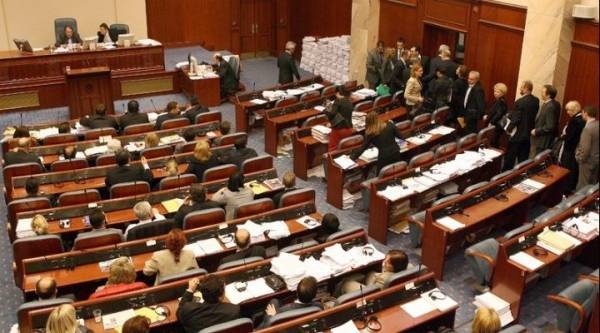 ΠΓΔΜ:Αποχώρησε το VMRO από τη Βουλή-«Θόρυβος» από την παραίτηση Κοτζιά