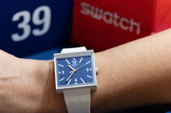 «What if… Tariffs?»: Η Swatch απαντά στους δασμούς Τραμπ και ξεπουλάει